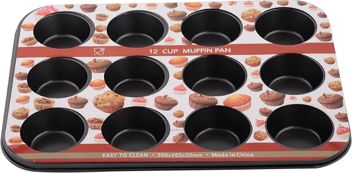  یک عدد قالب فلزی 12 خانه مافین با لبه‌های تزئین شده با طرح کاپ کیک 