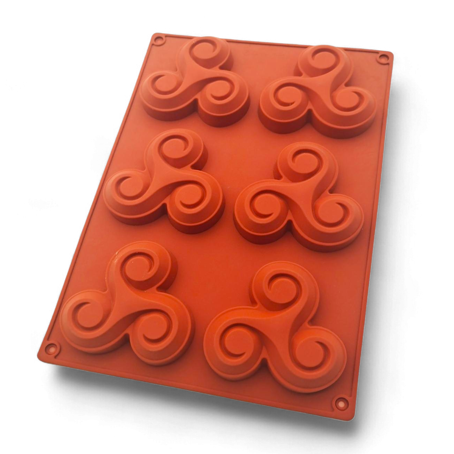  قالب سیلیکونی ۶ خانه طرح اسکرول سه‌پر مناسب شکلات، موس و دسرهای خاص با جزئیات برجسته و خروج آسان. 