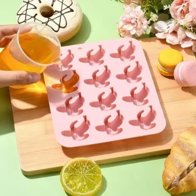  قالب سیلیکونی صورتی و طوسی طرح موز برای گیفت و شمع 