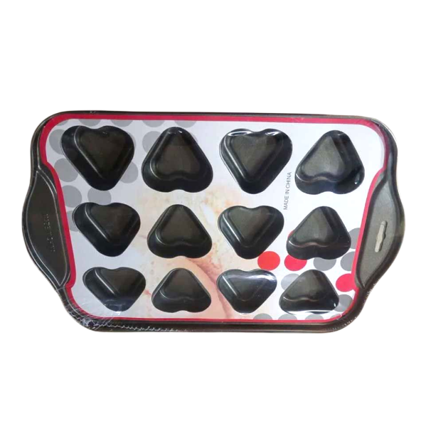 نمای کامل قالب قلب 12 خانه با روکش مشکی رنگ و بسته بندی رمانتیک