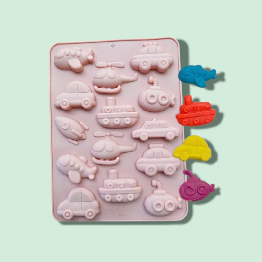  قالب سیلیکونی طرح وسایل نقلیه شامل ماشین، هواپیما، قایق و هلیکوپتر همراه با قطعات آماده‌شده 