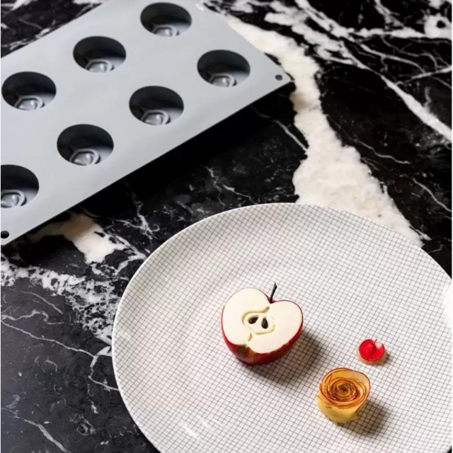  قالب سیلیکونی طرح سیب برای تهیه دسر و موس تک‌نفره 